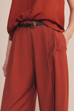 Pantalon large &agrave; pinces;${refinementColor}