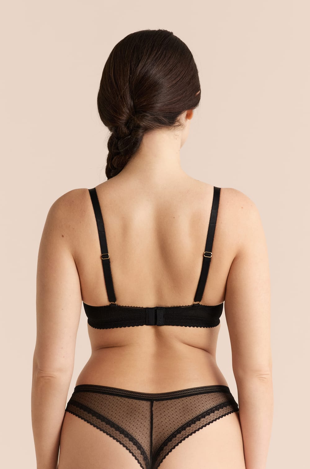 Soutien-gorge N.4 - Le coques fines en microfibre avec d&eacute;tails en dentelle;${refinementColor}