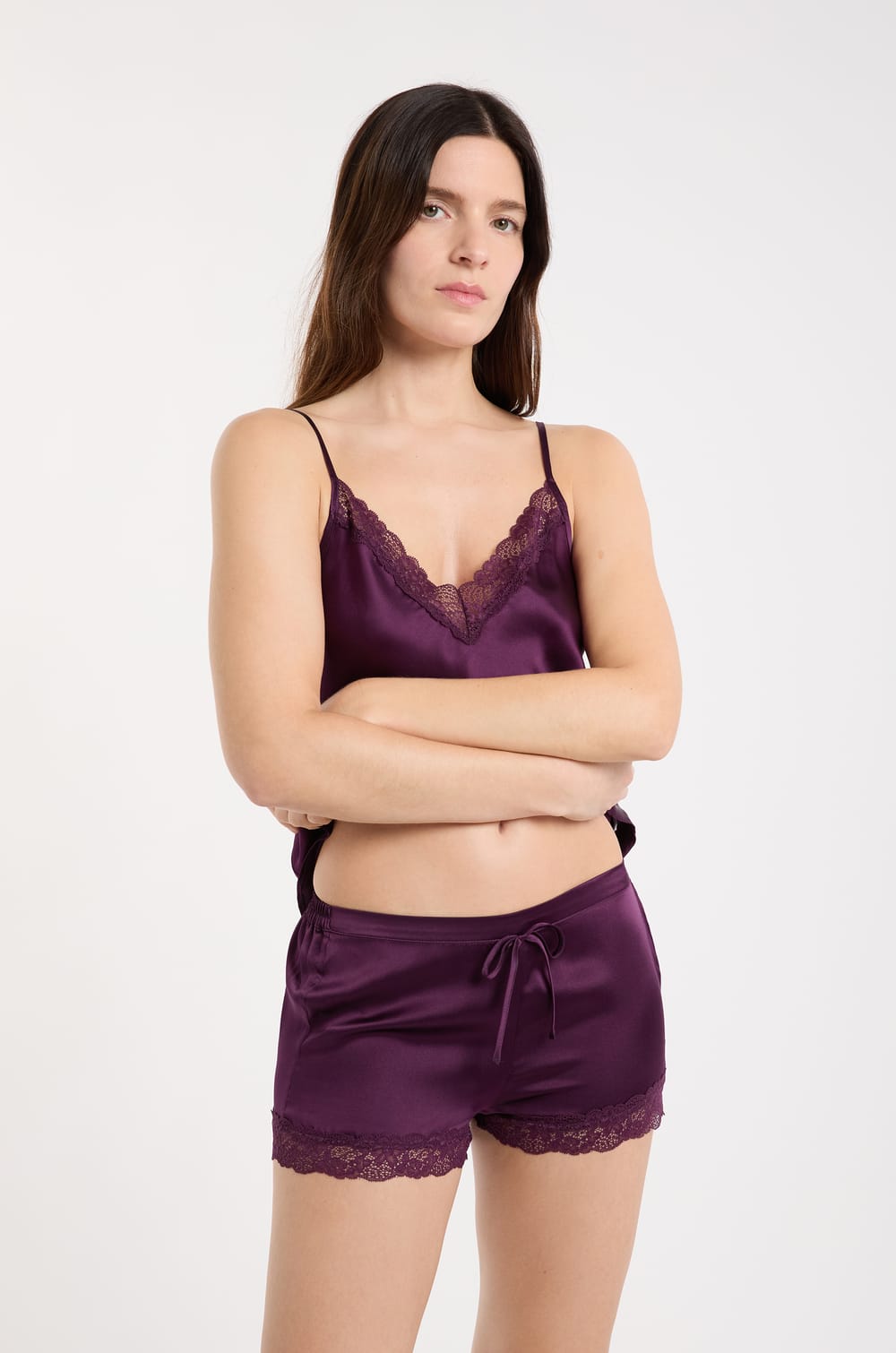 Short en soie détails dentelle;${refinementColor}