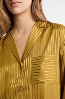 Chemise de pyjama satinée à rayures;${refinementColor}