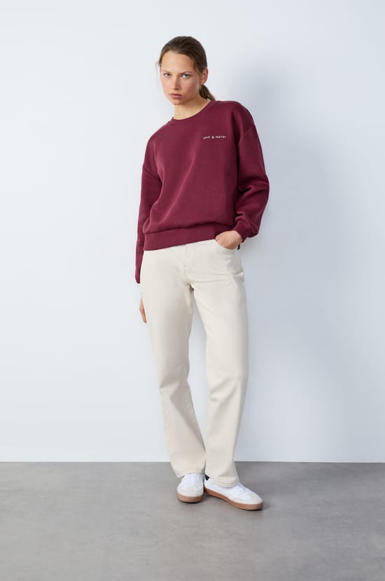Straight cut jeans;${refinementColor}