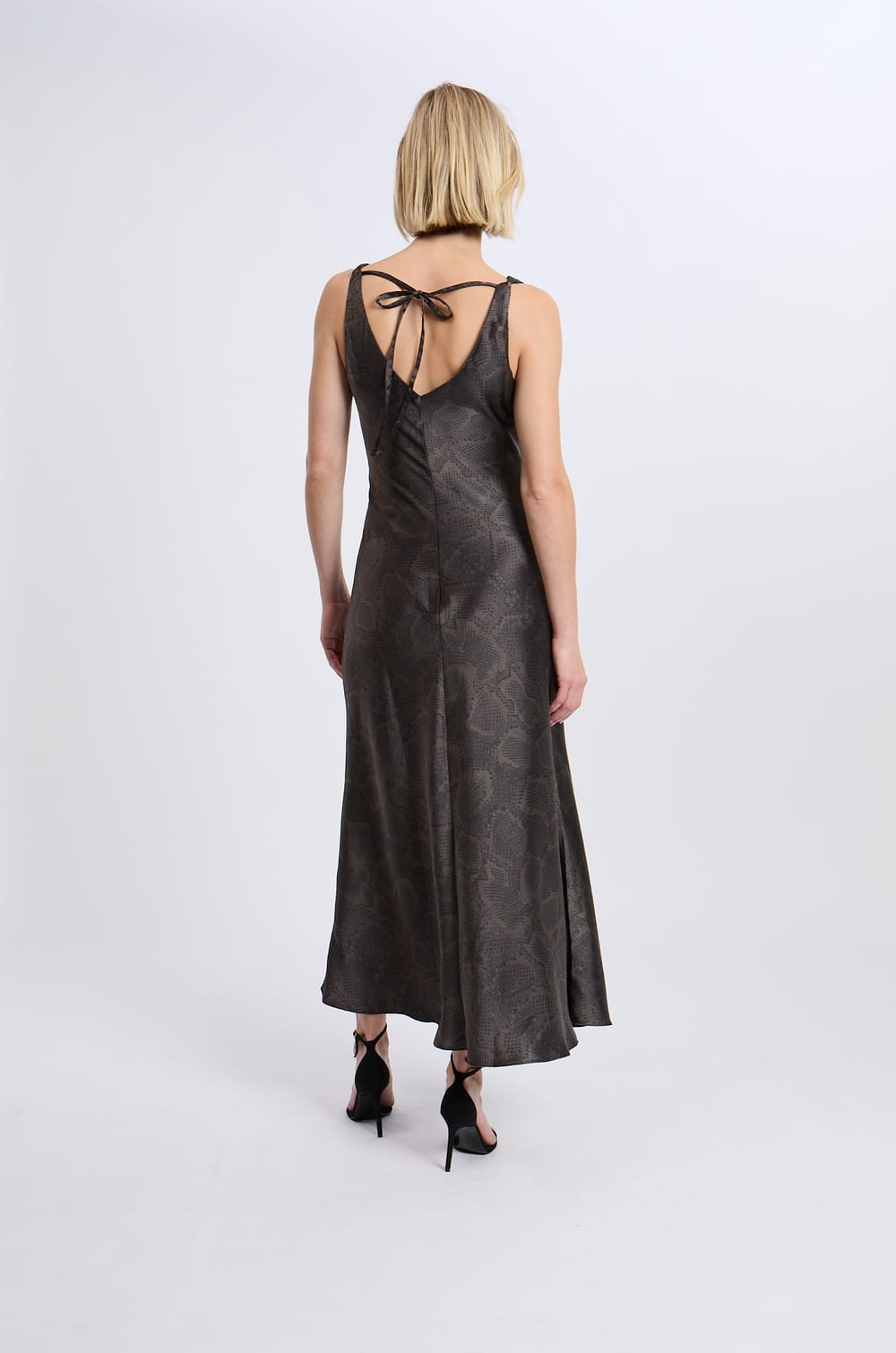 Robe satinée à imprimé serpent;${refinementColor}