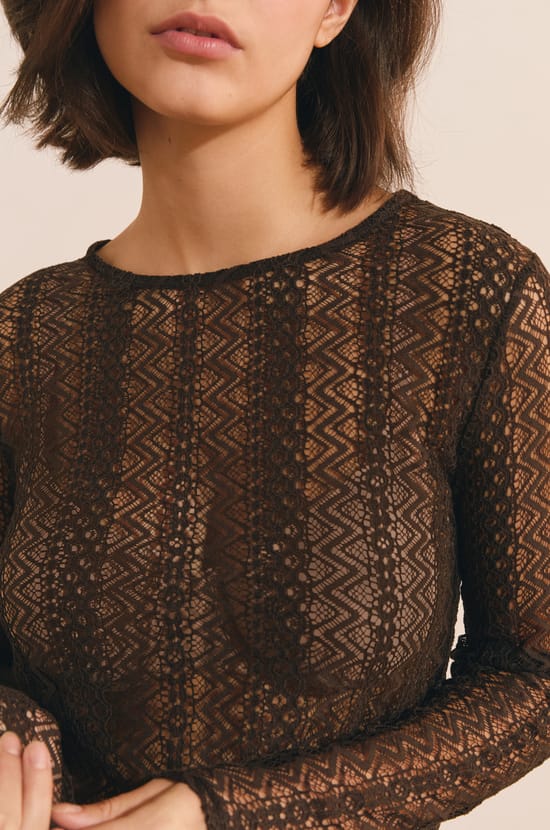 T-shirt en dentelle transparente avec dentelle;${refinementColor}