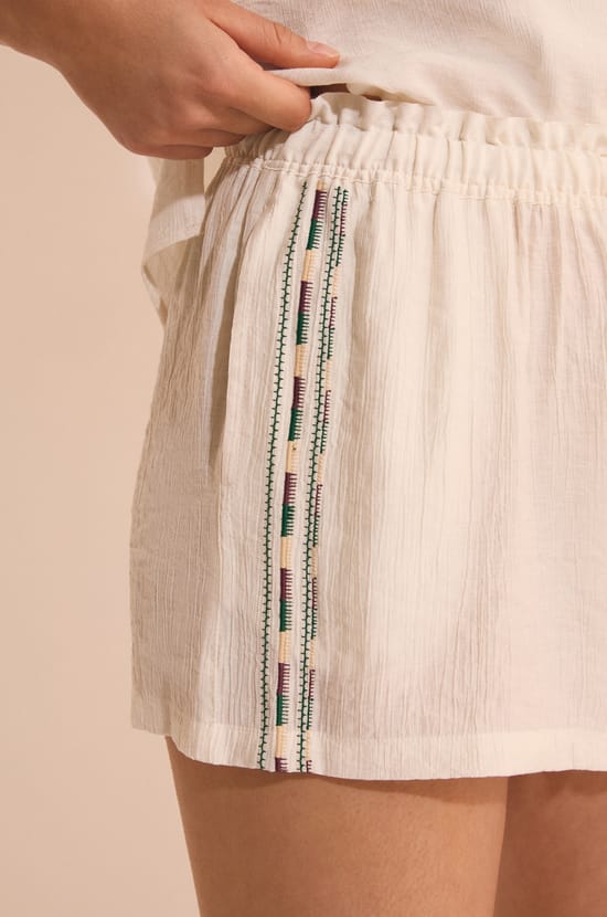 Pantal&oacute;n corto de pijama con cintura el&aacute;stica;${refinementColor}