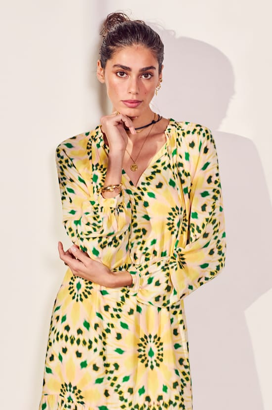 Short dress with pattern;${refinementColor}