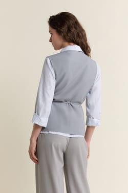 Veste sans manches &agrave; nouer;${refinementColor}