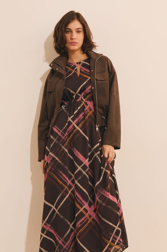 Robe longue fluide &agrave; motif quadrill&eacute;;${refinementColor}