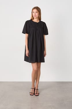 Short-sleeved dress;${refinementColor}