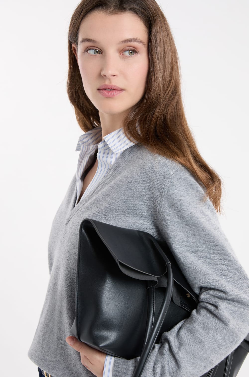 Pull col V avec laine;${refinementColor}