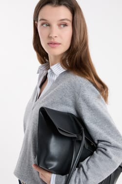 Pull col V avec laine;${refinementColor}