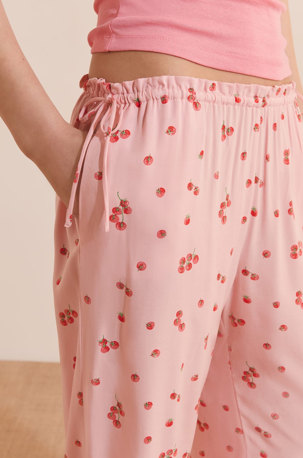 Pantalon de pyjama 7/8 &agrave; motifs tomate;${refinementColor}