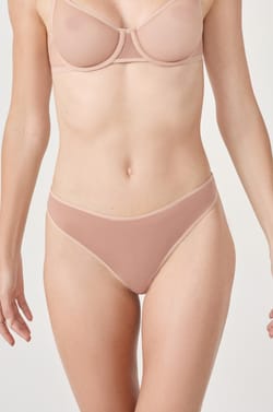 String transparent en tulle;${refinementColor}