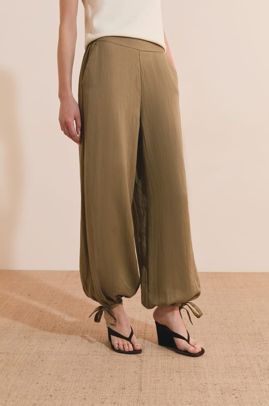 Baggy Trousers;${refinementColor}