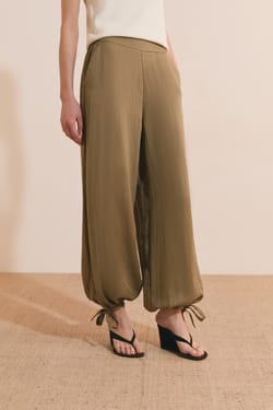 Baggy Trousers;${refinementColor}