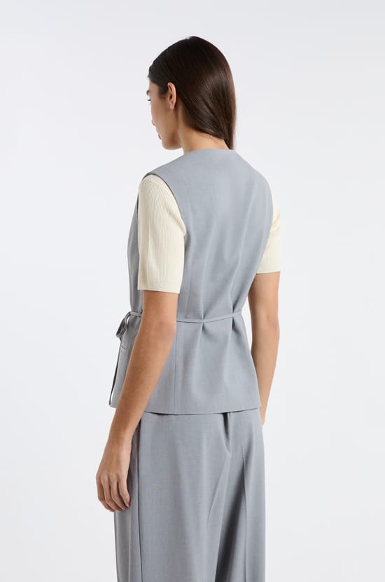 Gilet sans manches &agrave; nouer;${refinementColor}