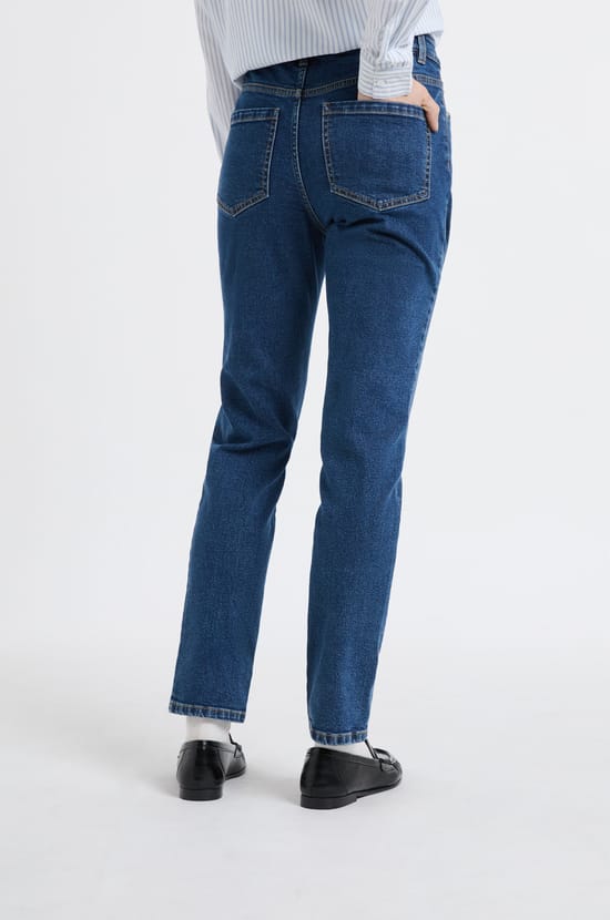 Slim Cut Jeans;${refinementColor}