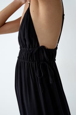 Nuisette longue à fines bretelles;${refinementColor}