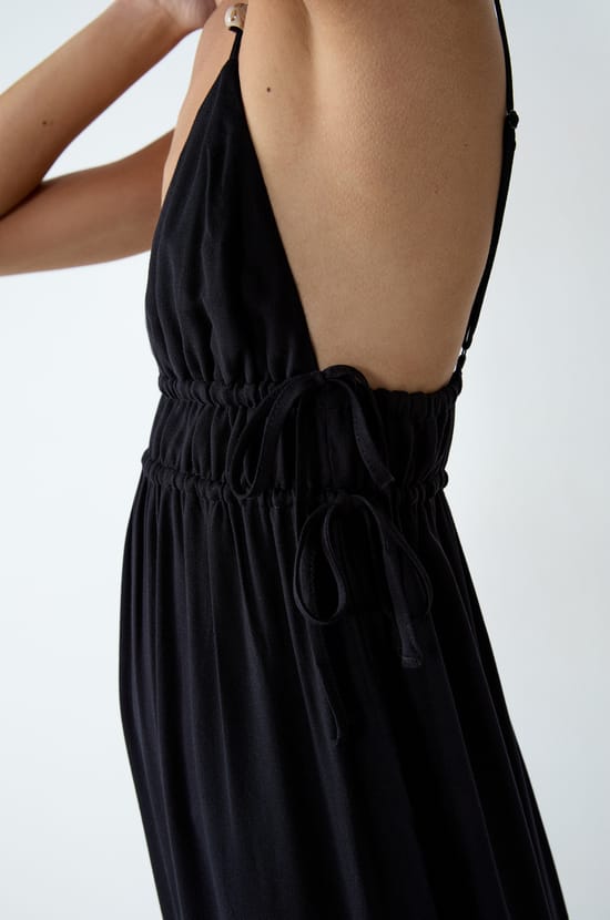 Nuisette longue à fines bretelles;${refinementColor}