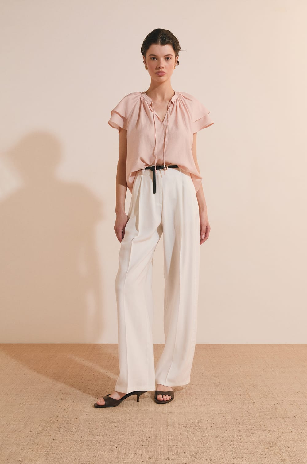 Pantalon large &agrave; pinces;${refinementColor}