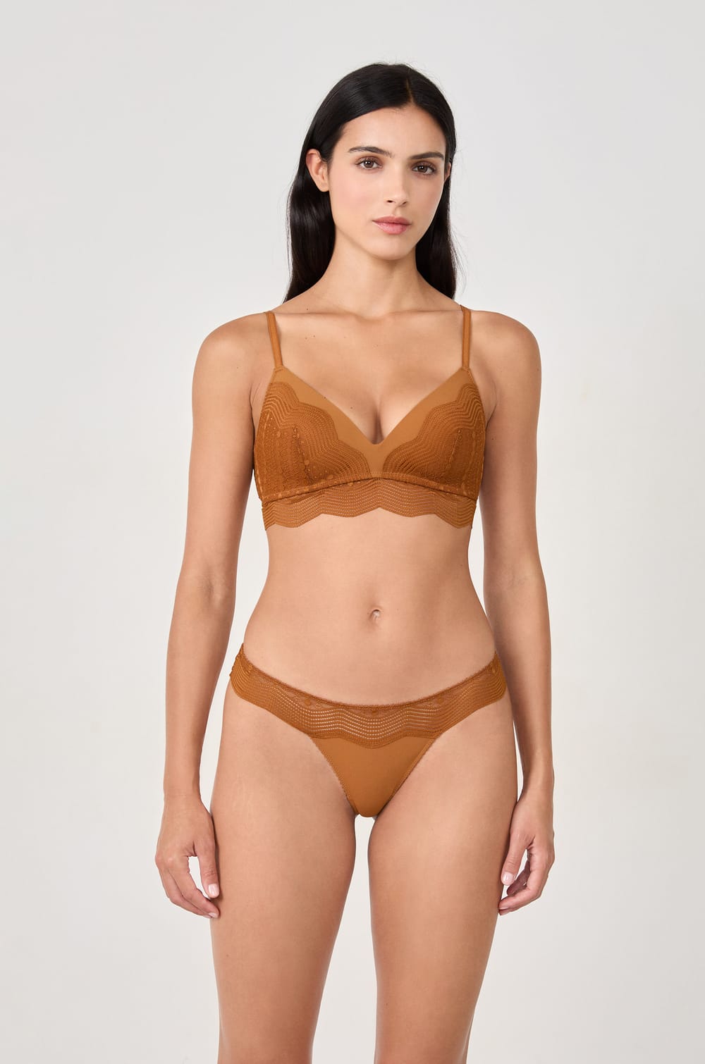 Tanga avec dentelle;${refinementColor}