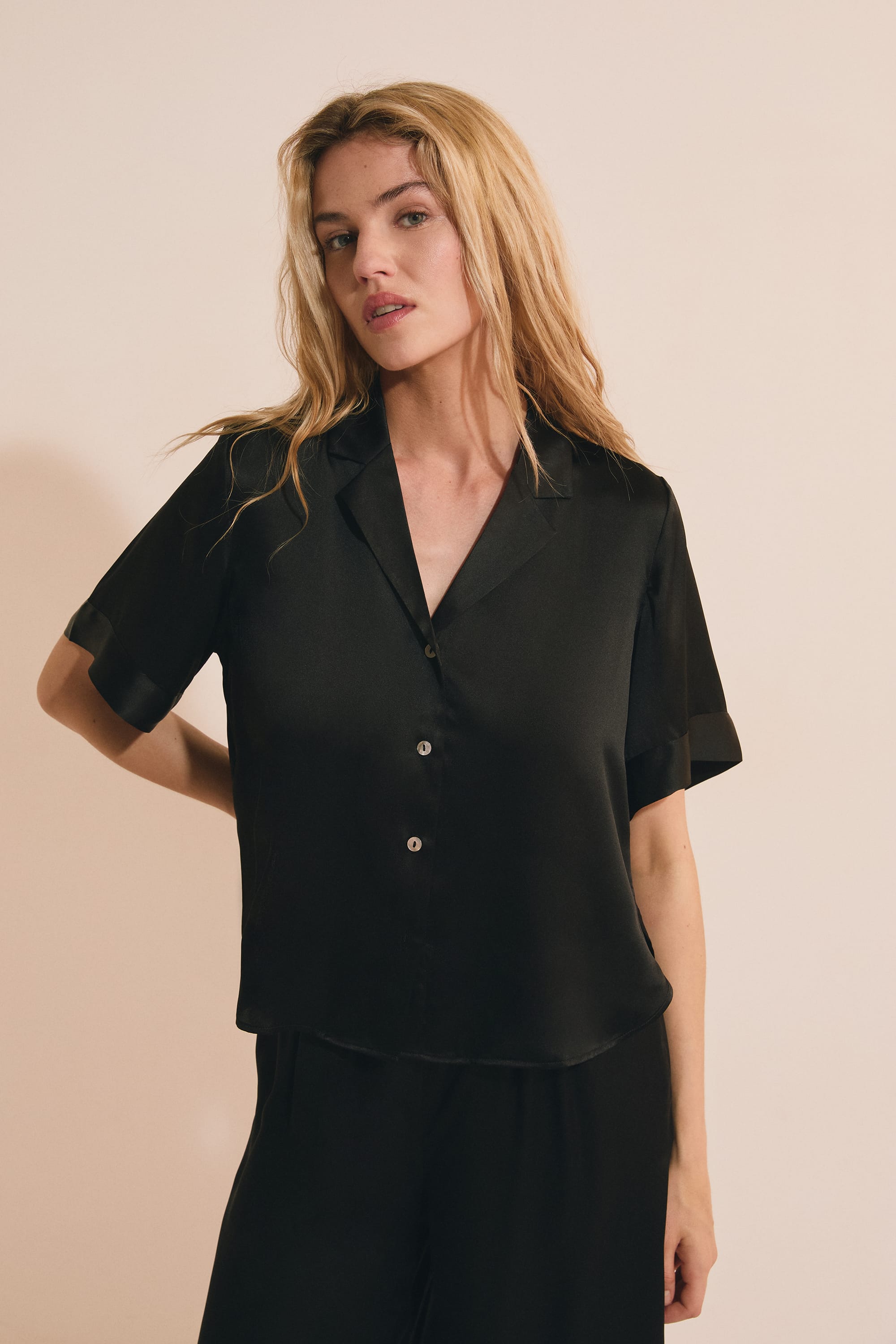 Short-sleeved silk pajama shirt - PEARLY - NOIR - ETAM