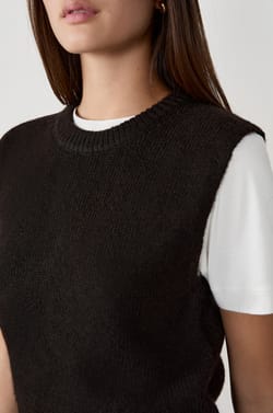 Sleeveless Round Neck Sweater;${refinementColor}