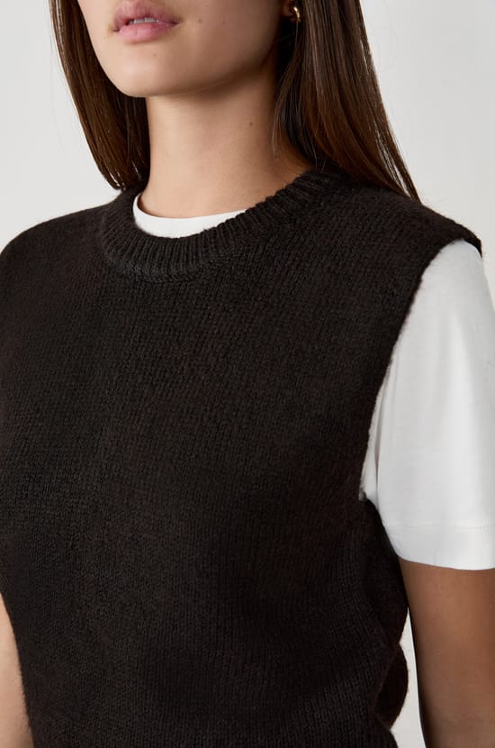 Sleeveless Round Neck Sweater;${refinementColor}