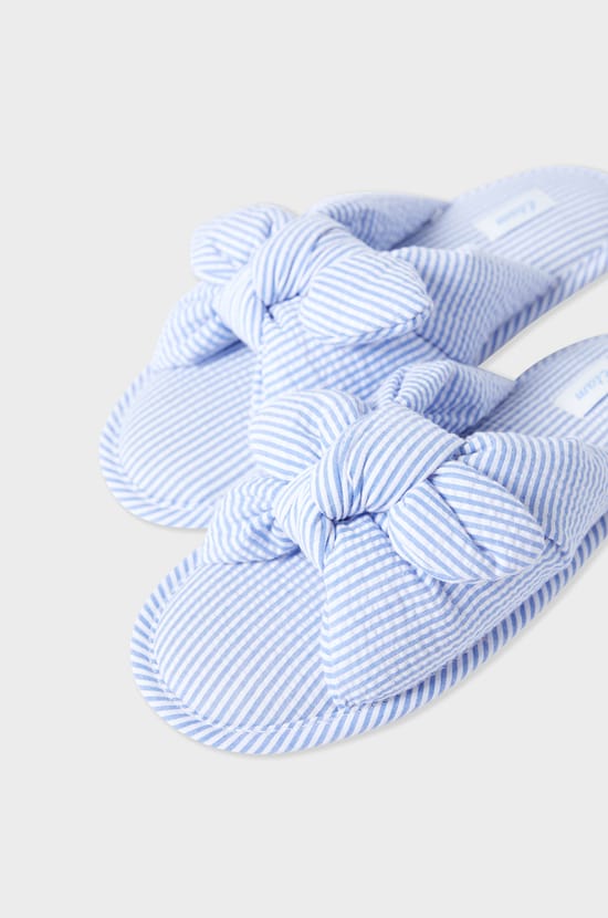 Chaussons tongs à rayures;${refinementColor}