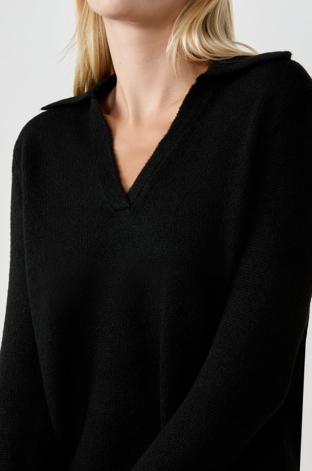 Robe pull col V;${refinementColor}
