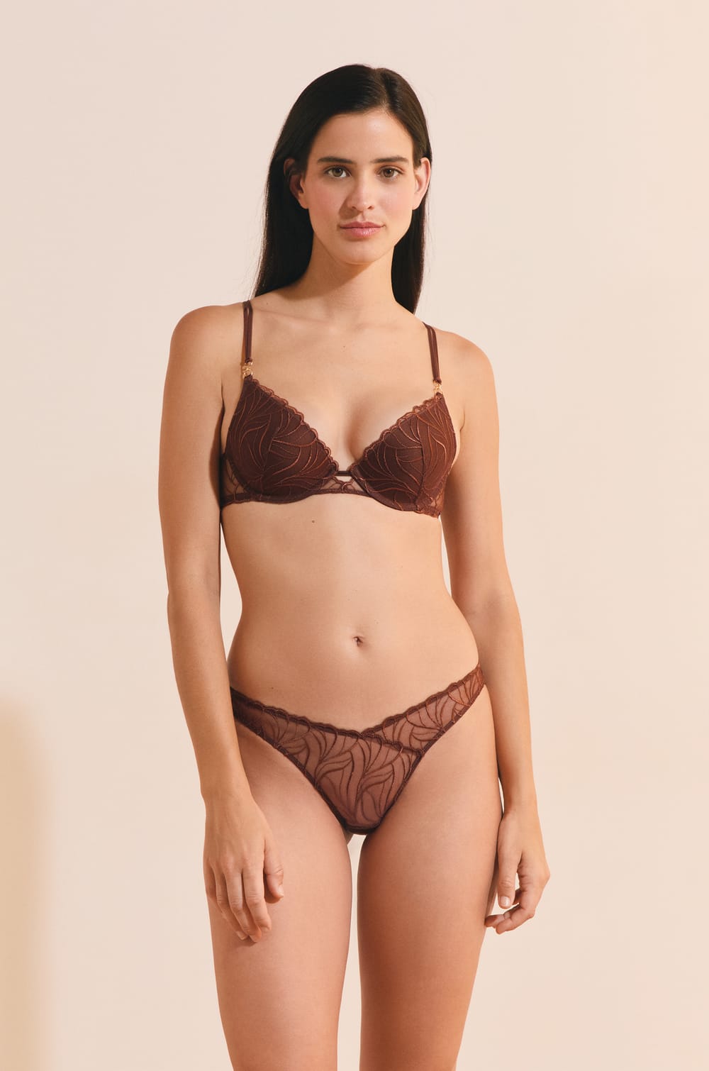 Soutien-gorge N.2 - Le push-up plongeant en broderie florale;${refinementColor}