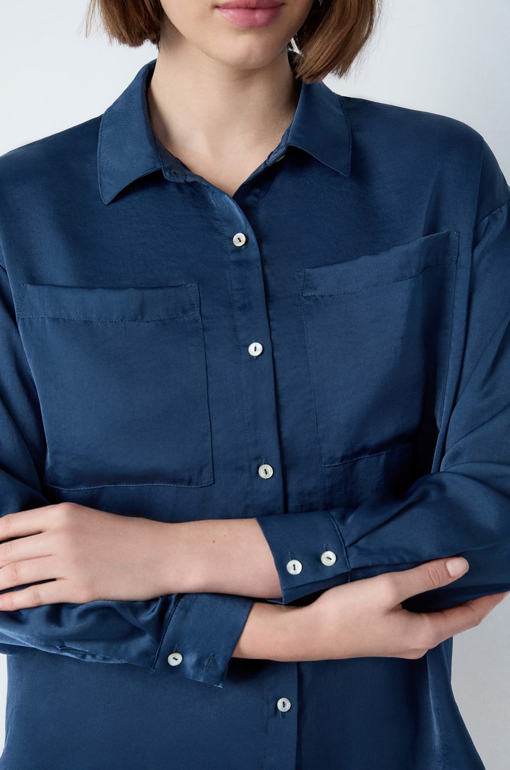 Long-sleeved satin pyjama shirt;${refinementColor}