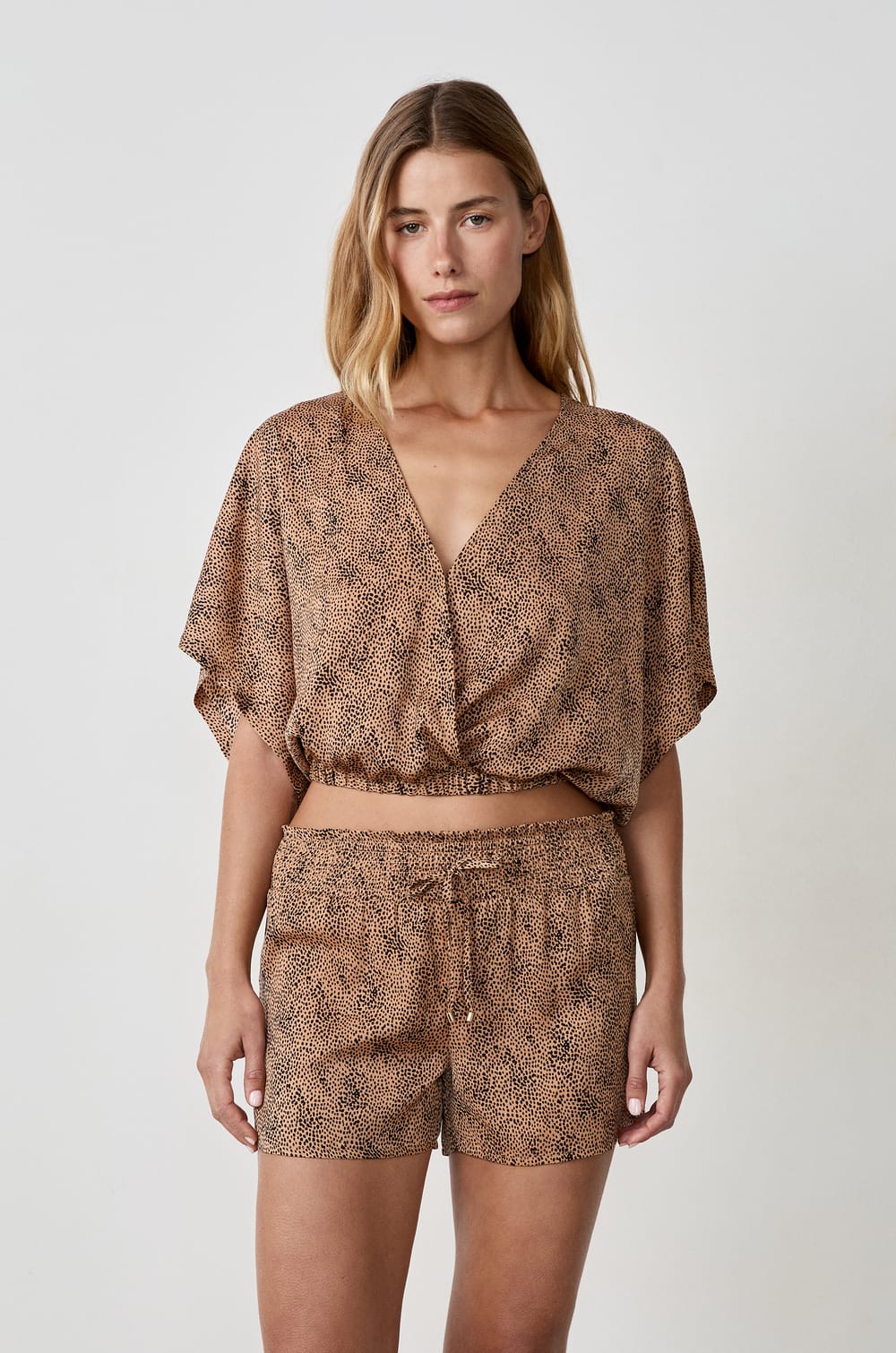 Short-sleeved satin top;${refinementColor}