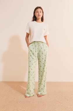 Pantalon de pyjama &agrave; motif fleuri;${refinementColor}