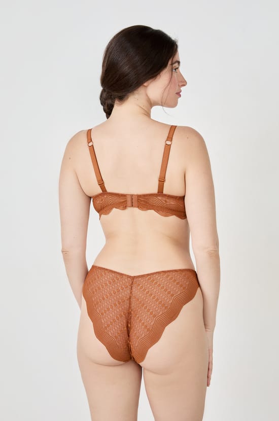 Bra n.4 - the lightly lined;${refinementColor}