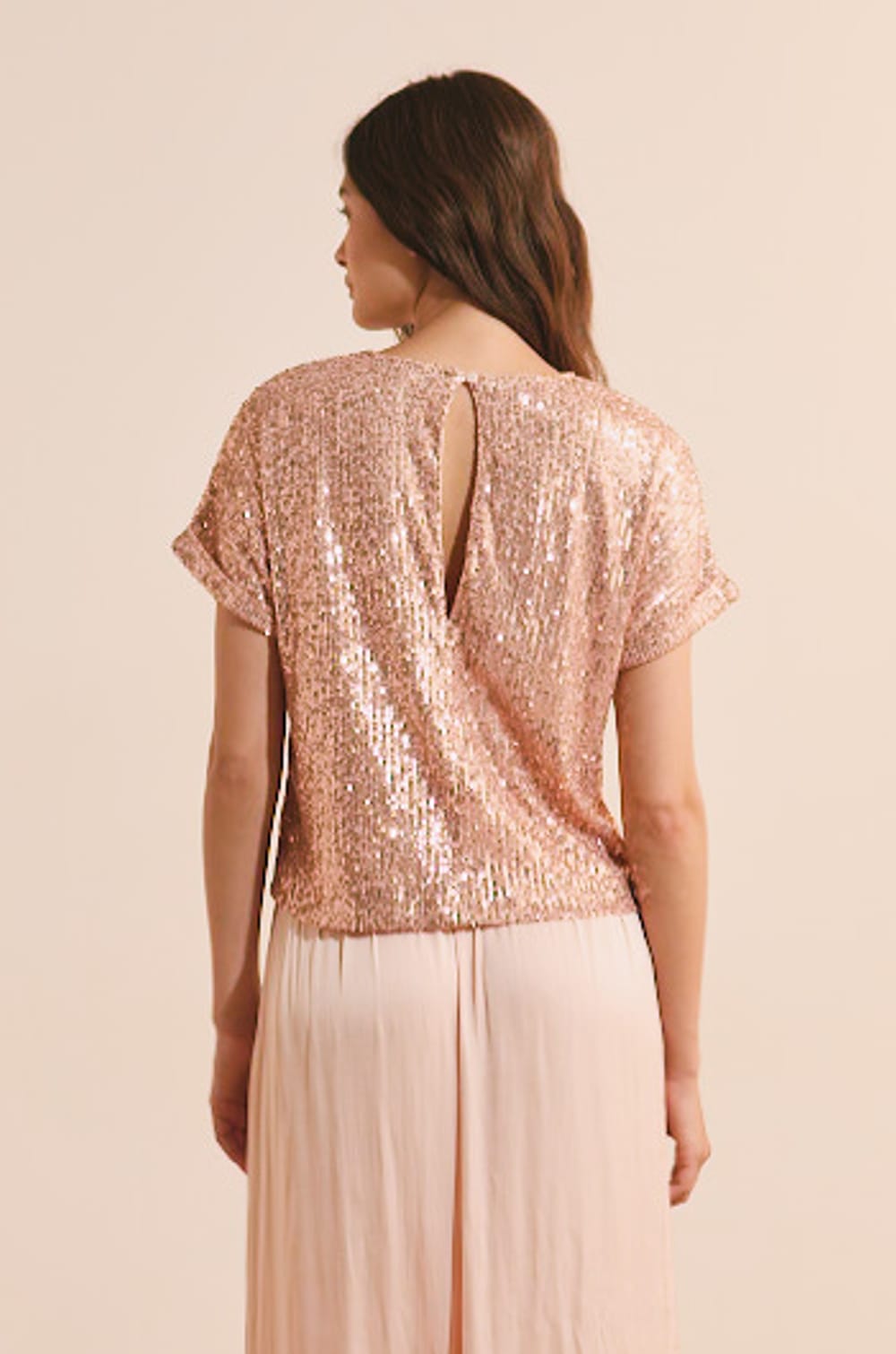 T-shirt manches courtes &agrave; sequins;${refinementColor}