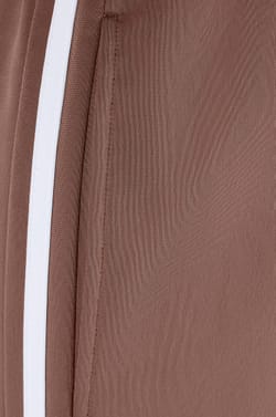 Jogging avec d&eacute;tails sur les c&ocirc;t&eacute;s;${refinementColor}