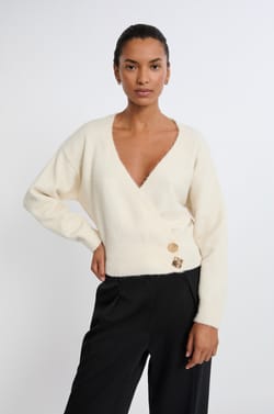 Pull col V avec boutons dor&eacute;s;${refinementColor}