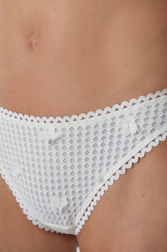 Culotte brésilien brodée détails fleurs;${refinementColor}
