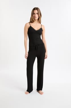 Ensemble de pyjama 2 pièces en maille côtelée détails dentelle;${refinementColor}