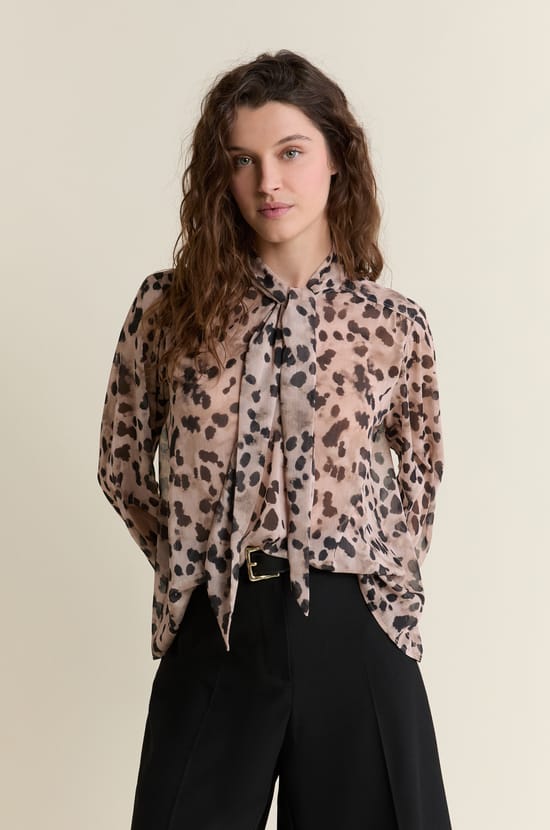 Chemise avec d&eacute;tail &agrave; nouer;${refinementColor}