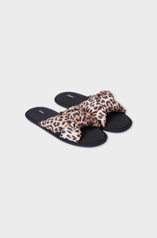 Pantuflas abiertas de leopardo;${refinementColor}