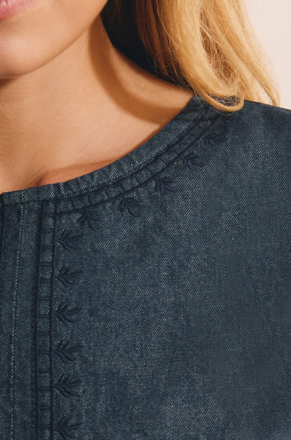 Top col V en coton;${refinementColor}