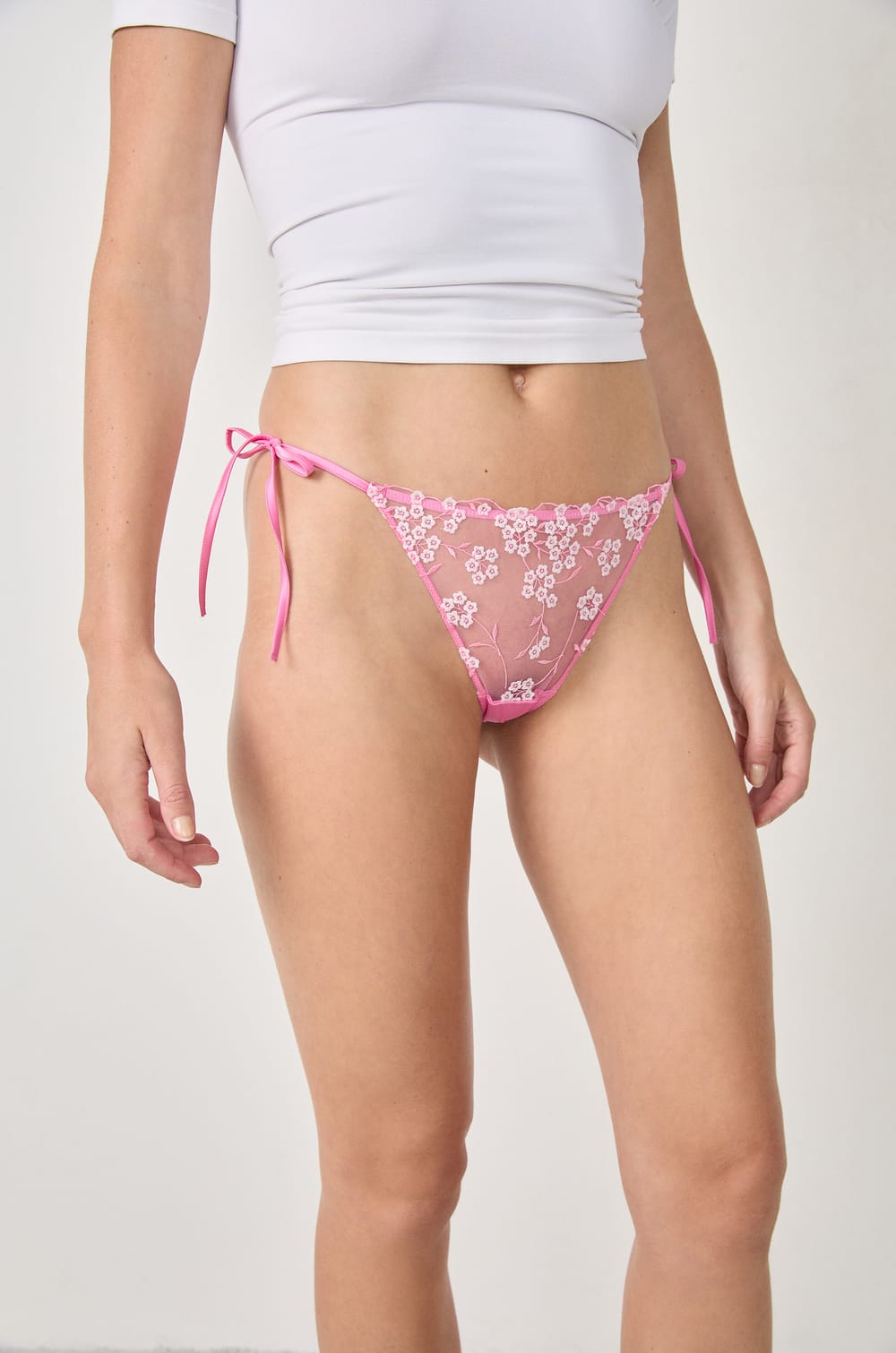 String à nouer en tulle brodé;${refinementColor}