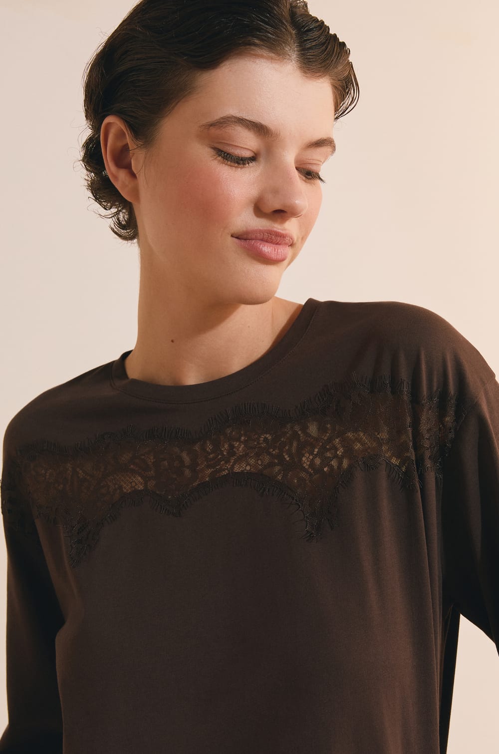 T-shirt en coton avec d&eacute;tail dentelle;${refinementColor}
