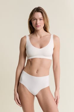 Sujetador bralette de microfibra con copas extra&iacute;bles;${refinementColor}