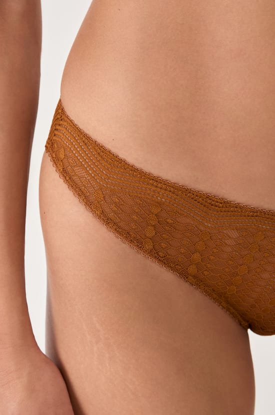 Culotte en dentelle;${refinementColor}