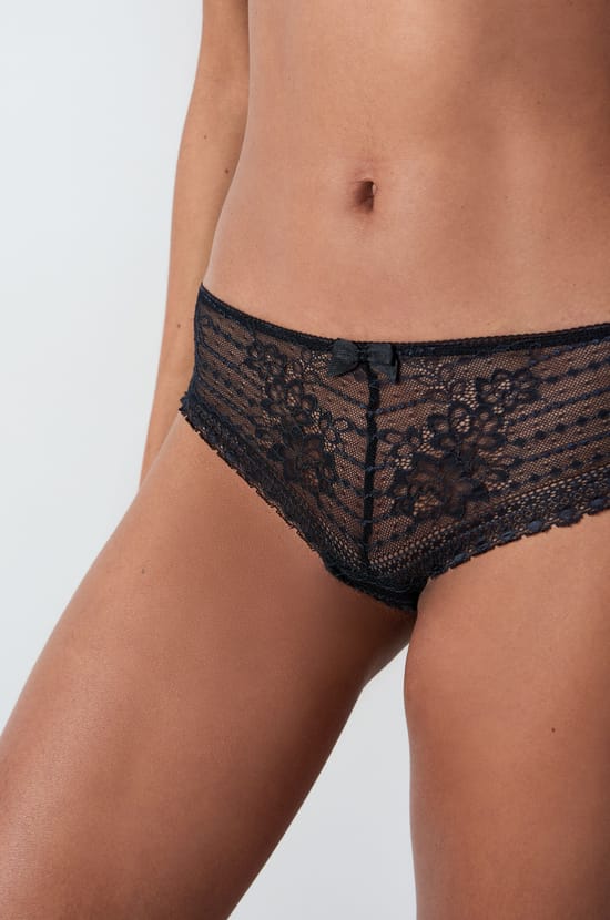 Shorty en dentelle;${refinementColor}