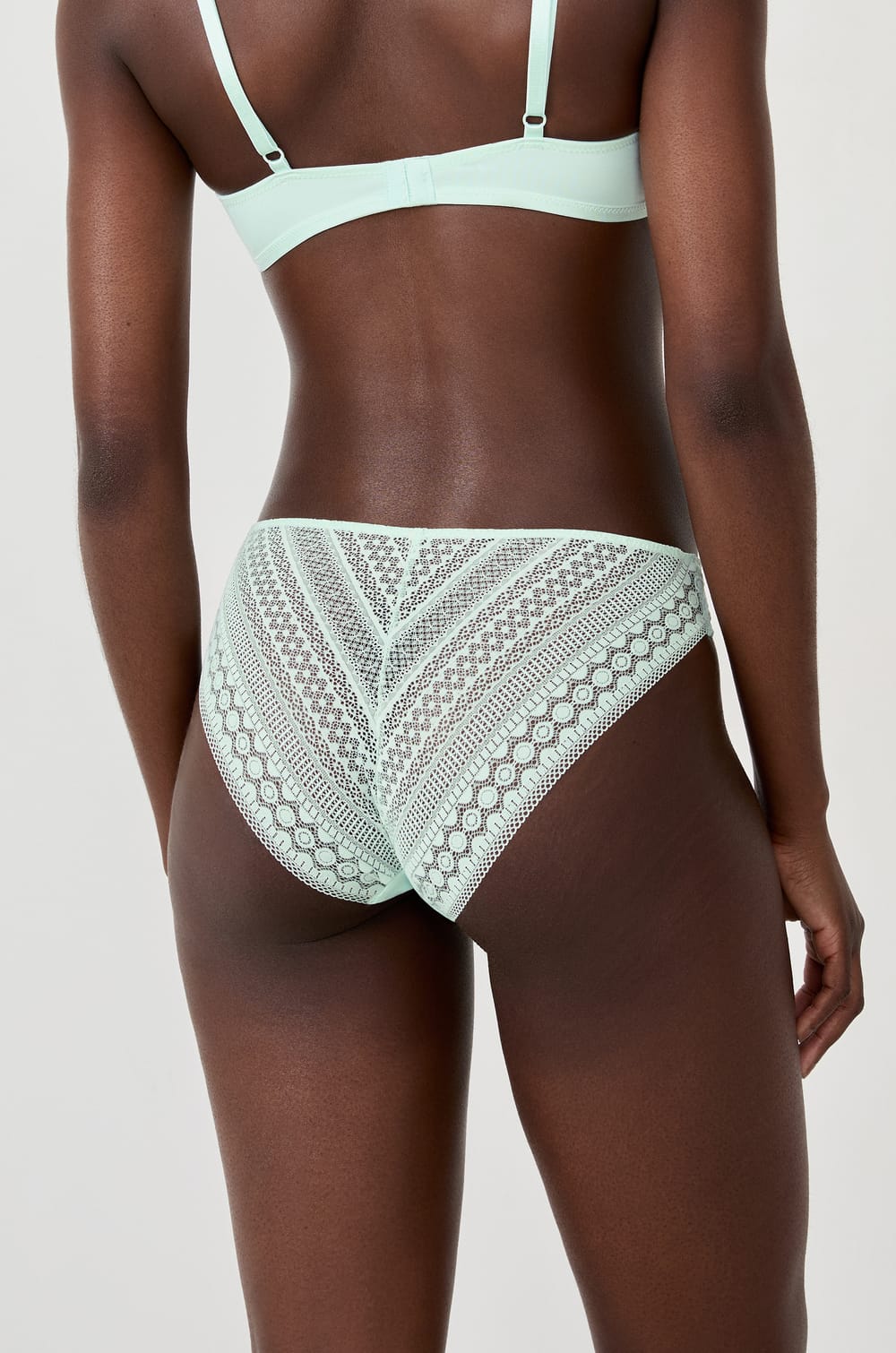 Braguitas de encaje;${refinementColor}