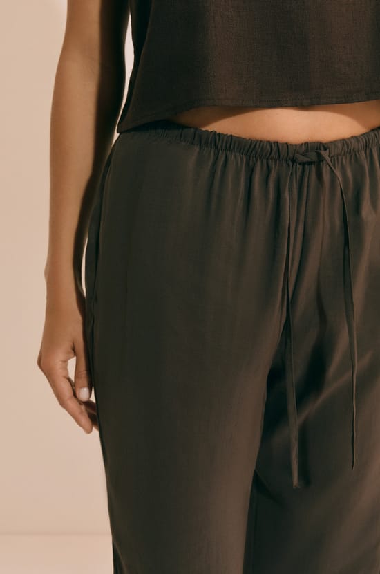 Pantalon fluide &eacute;lastiqu&eacute;;${refinementColor}