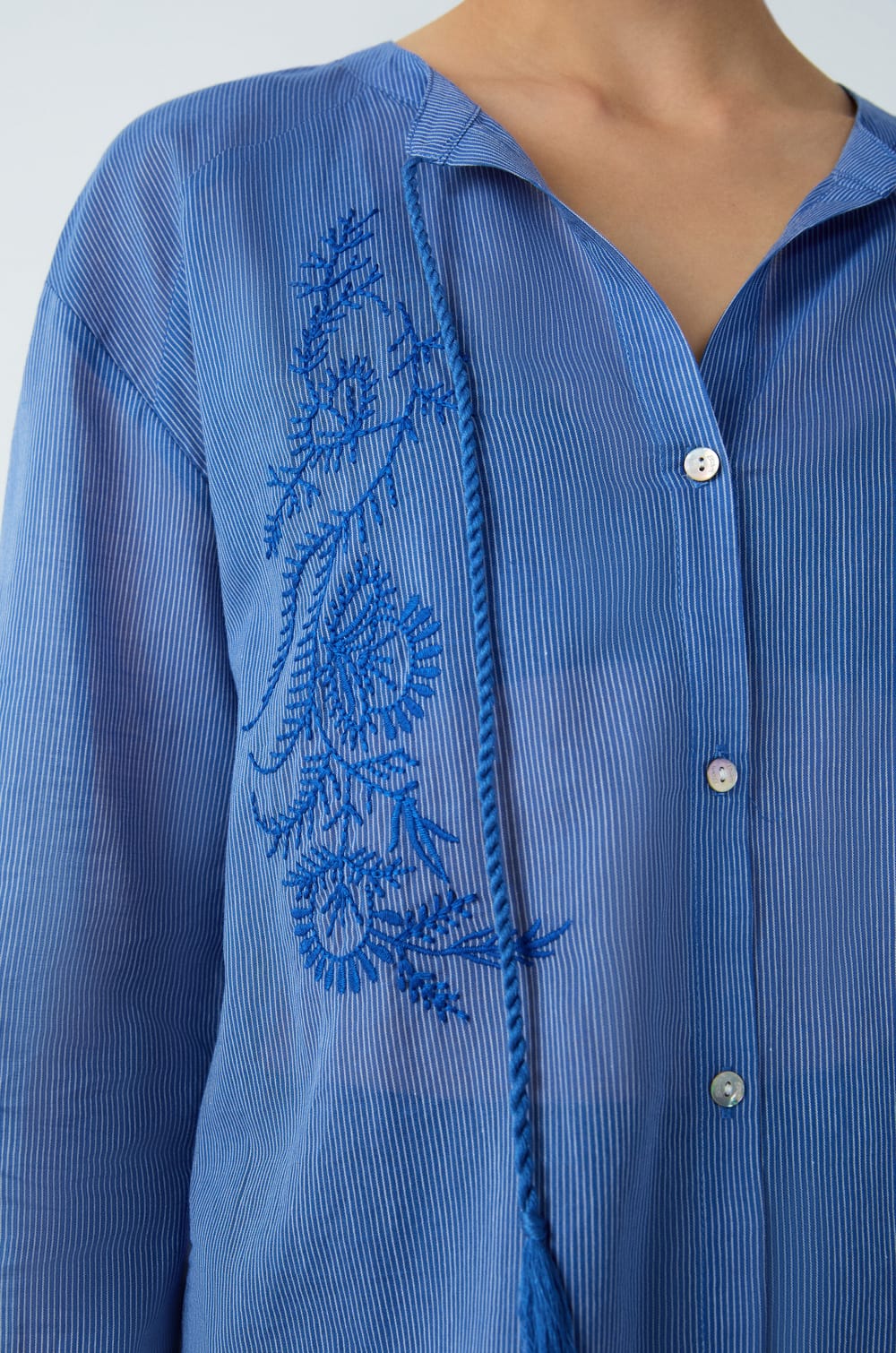 Cotton nightshirt with embroidery details;${refinementColor}
